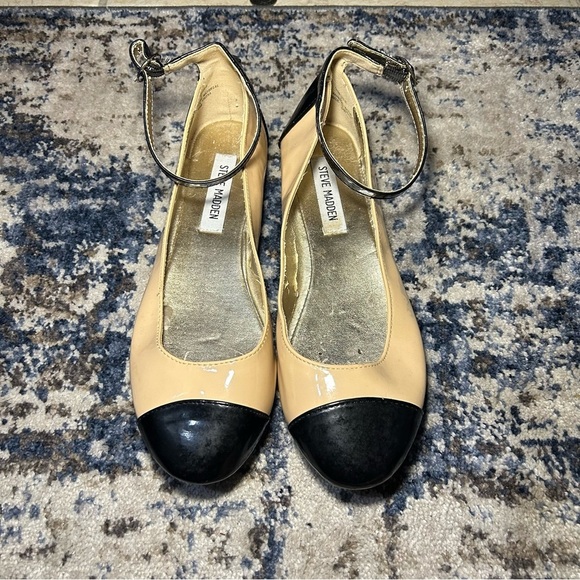 Steve Madden Gabriele Tan & Black Ankle Strap Patent Leather Flats Size 8 - Picture 1 of 16